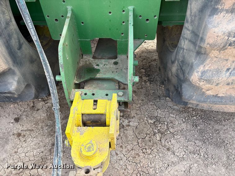image for item FC2128 2005 John Deere 9520 Scraper Special 4WD tractor