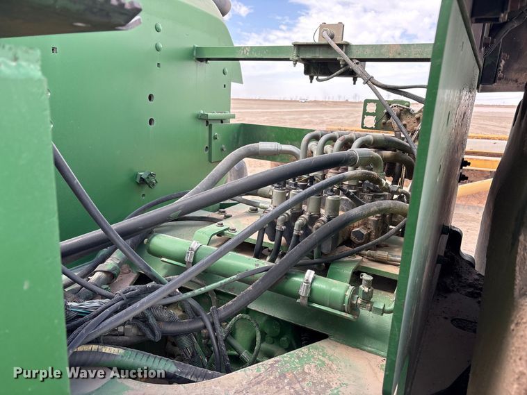 image for item FC2128 2005 John Deere 9520 Scraper Special 4WD tractor