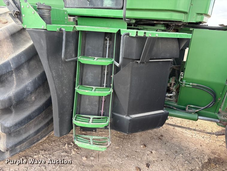 image for item FC2128 2005 John Deere 9520 Scraper Special 4WD tractor