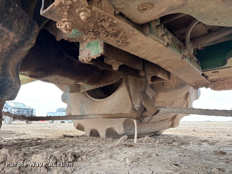 image for item FC2128 2005 John Deere 9520 Scraper Special 4WD tractor