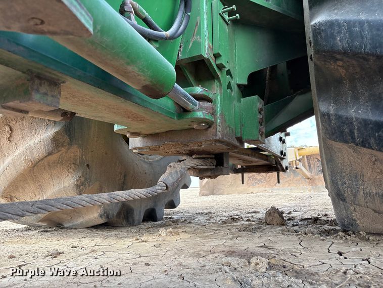 image for item FC2128 2005 John Deere 9520 Scraper Special 4WD tractor