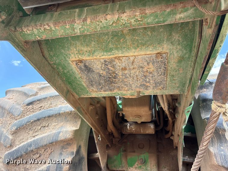 image for item FC2128 2005 John Deere 9520 Scraper Special 4WD tractor