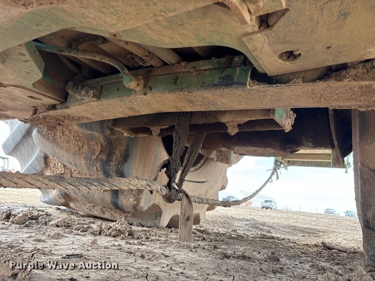 image for item FC2128 2005 John Deere 9520 Scraper Special 4WD tractor