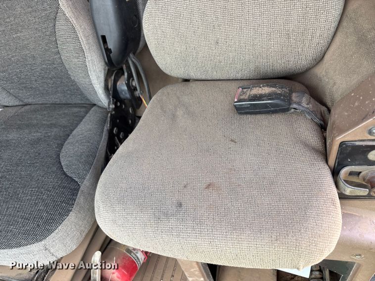 image for item FC2128 2005 John Deere 9520 Scraper Special 4WD tractor