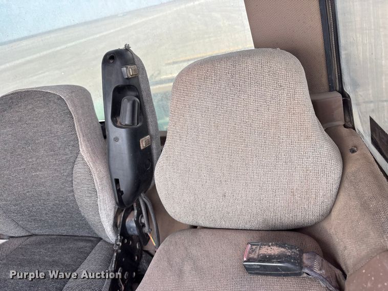 image for item FC2128 2005 John Deere 9520 Scraper Special 4WD tractor