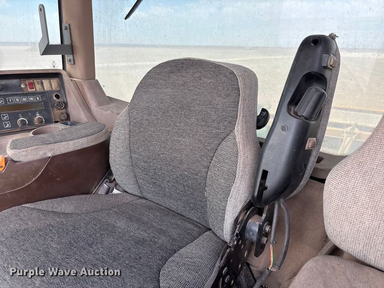 image for item FC2128 2005 John Deere 9520 Scraper Special 4WD tractor