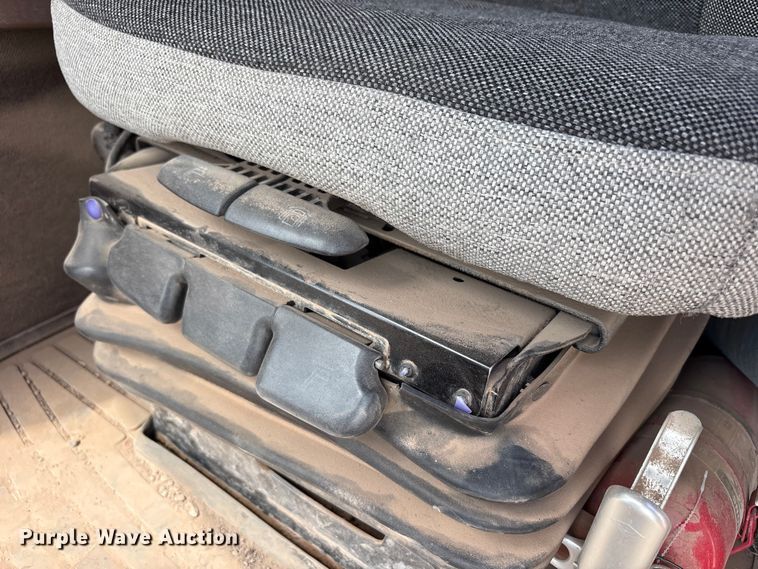 image for item FC2128 2005 John Deere 9520 Scraper Special 4WD tractor