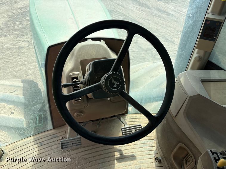 image for item FC2128 2005 John Deere 9520 Scraper Special 4WD tractor