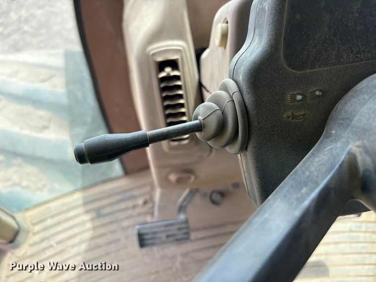 image for item FC2128 2005 John Deere 9520 Scraper Special 4WD tractor