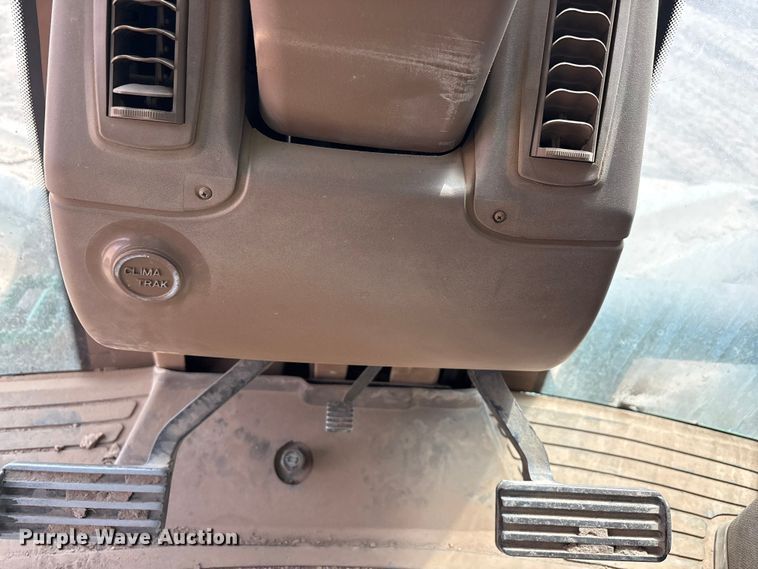 image for item FC2128 2005 John Deere 9520 Scraper Special 4WD tractor