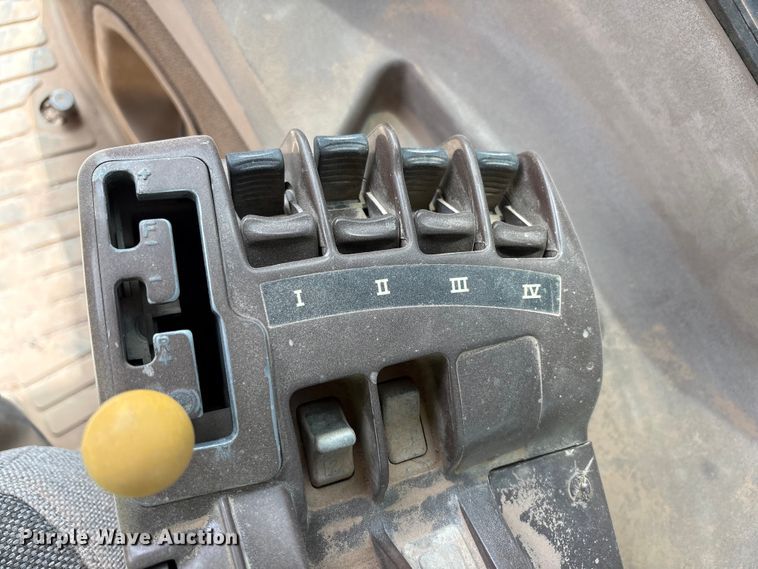 image for item FC2128 2005 John Deere 9520 Scraper Special 4WD tractor