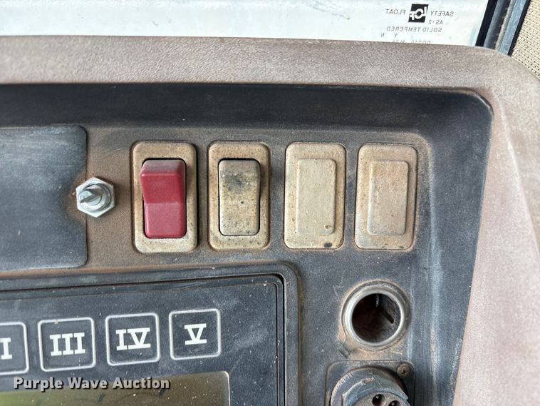 image for item FC2128 2005 John Deere 9520 Scraper Special 4WD tractor