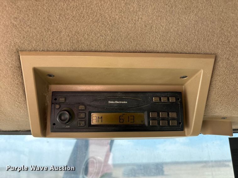 image for item FC2128 2005 John Deere 9520 Scraper Special 4WD tractor