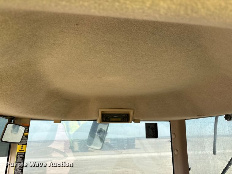 image for item FC2128 2005 John Deere 9520 Scraper Special 4WD tractor