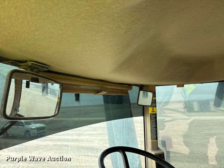 image for item FC2128 2005 John Deere 9520 Scraper Special 4WD tractor