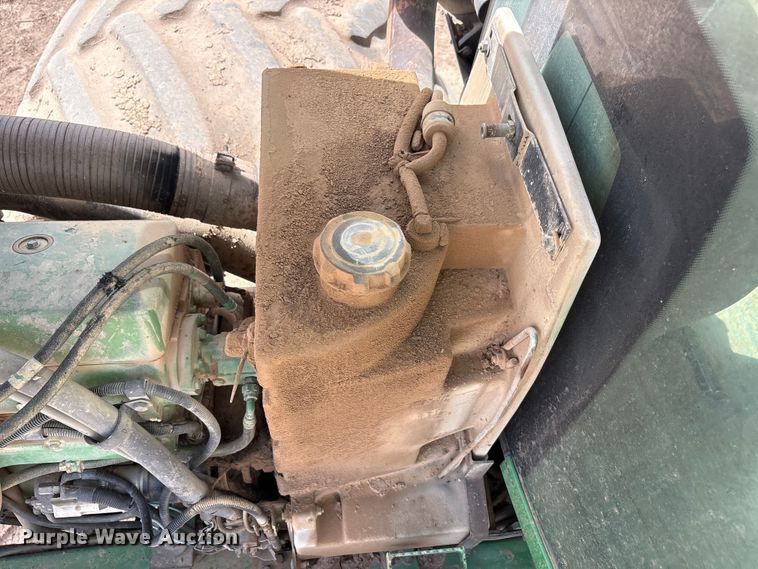 image for item FC2128 2005 John Deere 9520 Scraper Special 4WD tractor