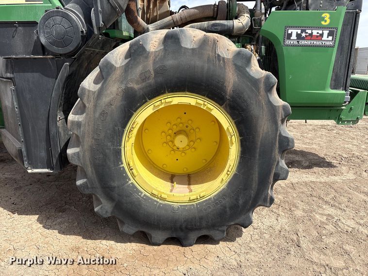 image for item FC2128 2005 John Deere 9520 Scraper Special 4WD tractor