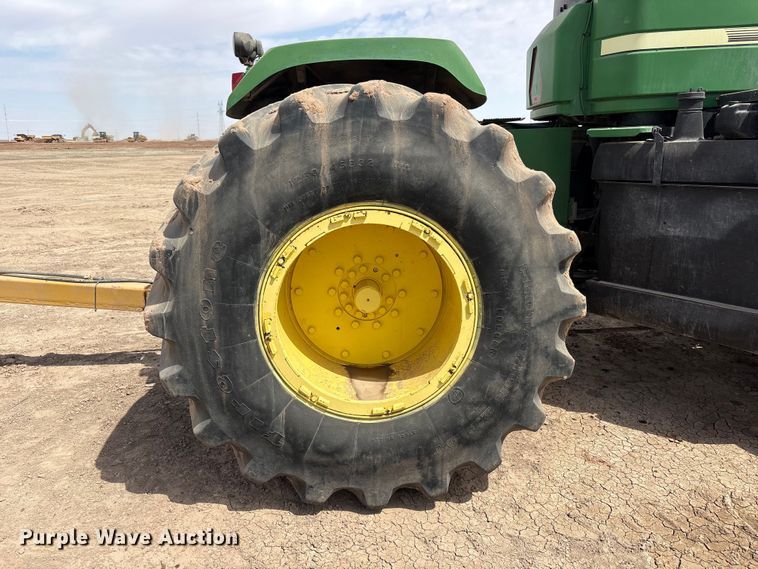 image for item FC2128 2005 John Deere 9520 Scraper Special 4WD tractor