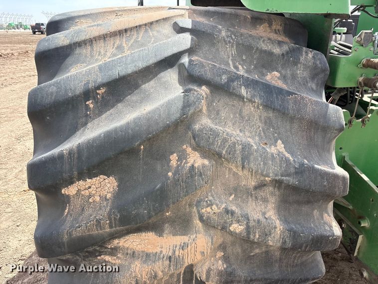 image for item FC2128 2005 John Deere 9520 Scraper Special 4WD tractor