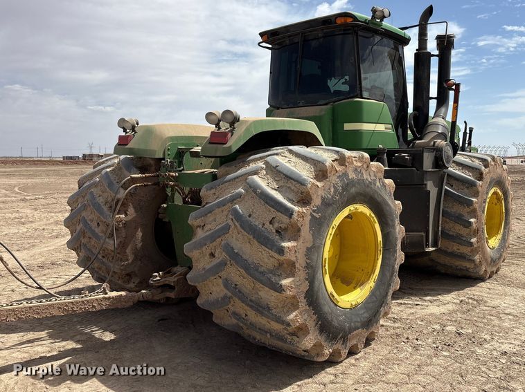 image for item FC2129 2006 John Deere 9520 Scraper Special 4WD tractor