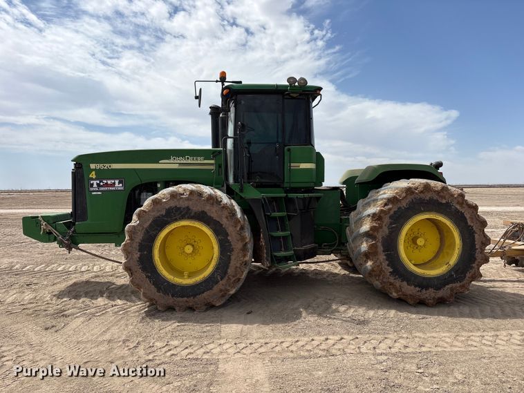 image for item FC2129 2006 John Deere 9520 Scraper Special 4WD tractor