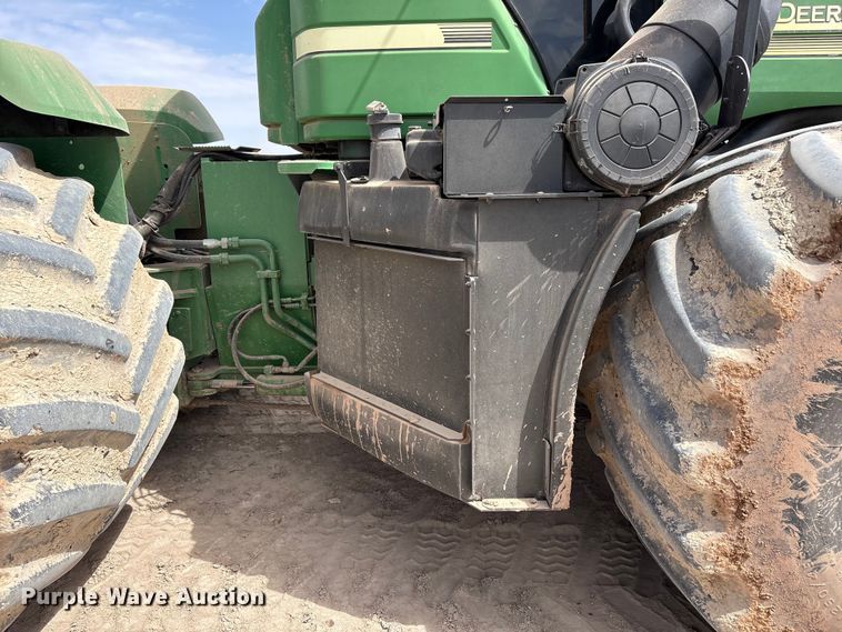 image for item FC2129 2006 John Deere 9520 Scraper Special 4WD tractor