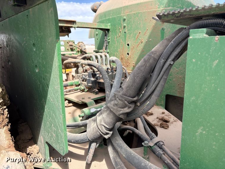 image for item FC2129 2006 John Deere 9520 Scraper Special 4WD tractor