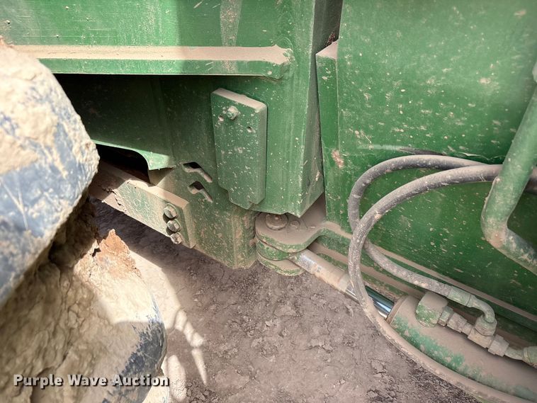 image for item FC2129 2006 John Deere 9520 Scraper Special 4WD tractor