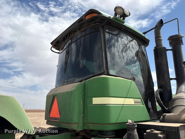 image for item FC2129 2006 John Deere 9520 Scraper Special 4WD tractor