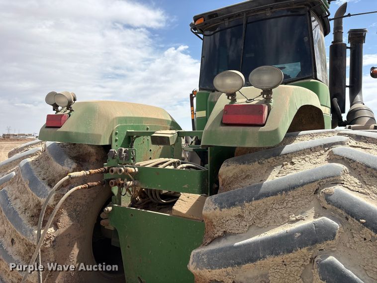 image for item FC2129 2006 John Deere 9520 Scraper Special 4WD tractor