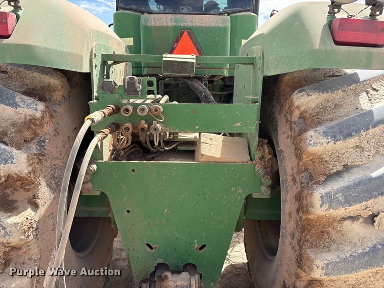 image for item FC2129 2006 John Deere 9520 Scraper Special 4WD tractor