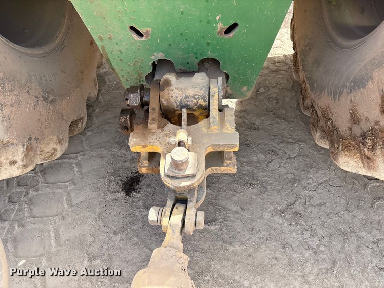 image for item FC2129 2006 John Deere 9520 Scraper Special 4WD tractor