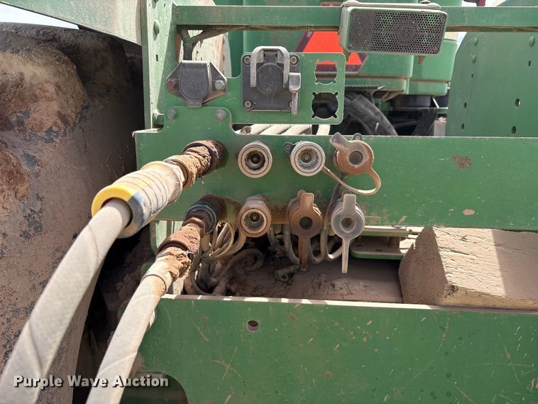 image for item FC2129 2006 John Deere 9520 Scraper Special 4WD tractor