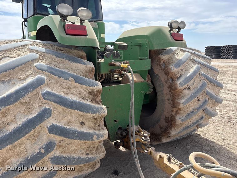 image for item FC2129 2006 John Deere 9520 Scraper Special 4WD tractor