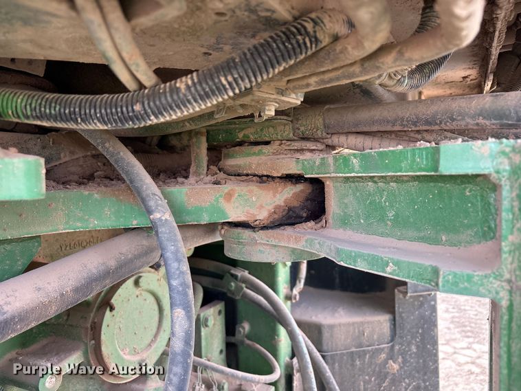 image for item FC2129 2006 John Deere 9520 Scraper Special 4WD tractor