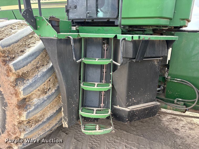 image for item FC2129 2006 John Deere 9520 Scraper Special 4WD tractor