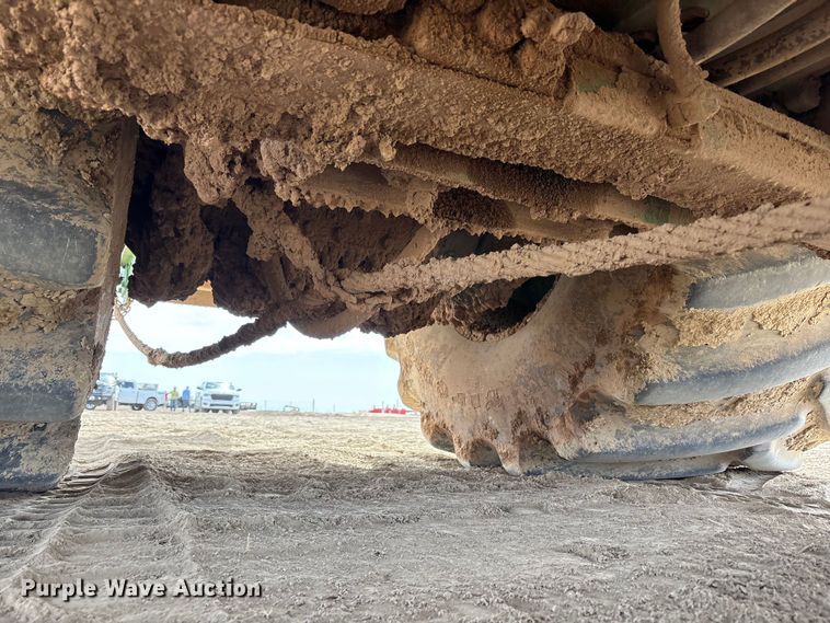 image for item FC2129 2006 John Deere 9520 Scraper Special 4WD tractor