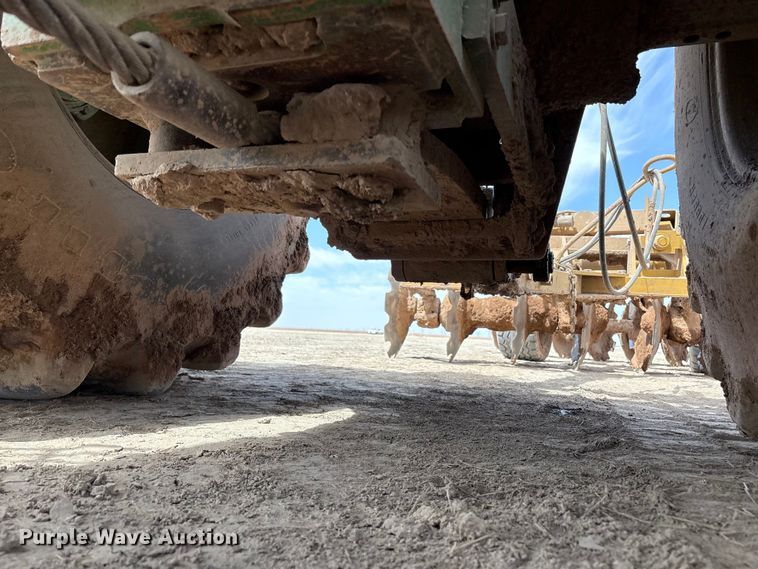 image for item FC2129 2006 John Deere 9520 Scraper Special 4WD tractor