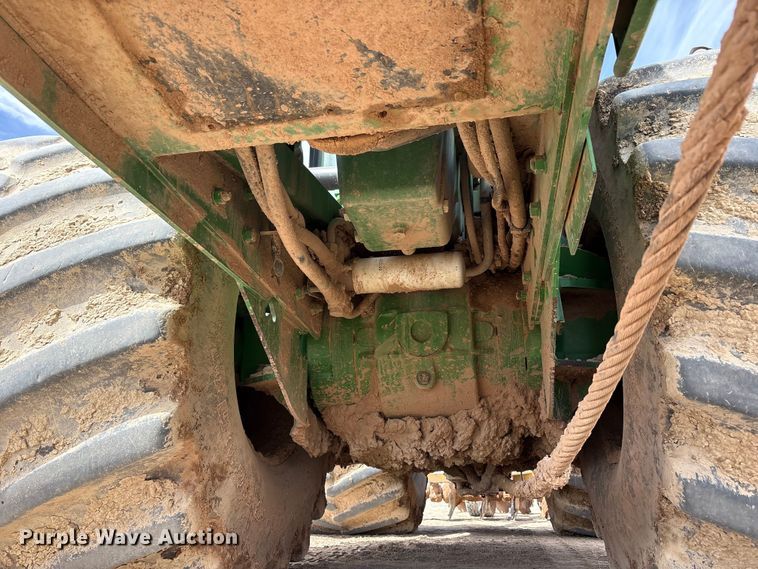 image for item FC2129 2006 John Deere 9520 Scraper Special 4WD tractor