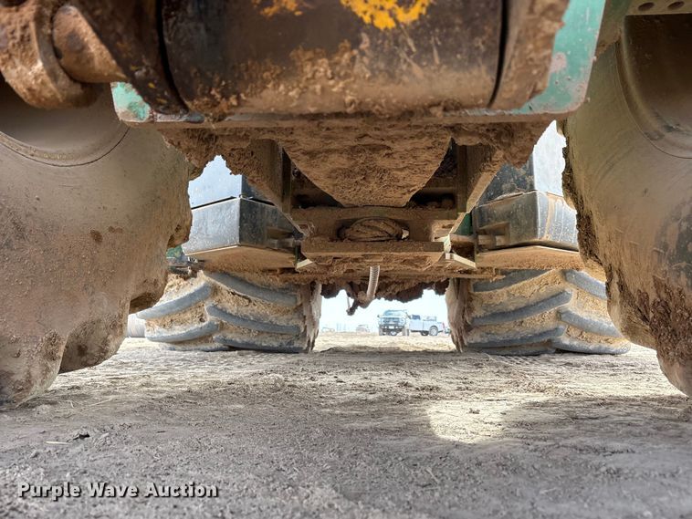 image for item FC2129 2006 John Deere 9520 Scraper Special 4WD tractor