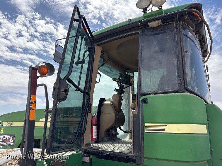 image for item FC2129 2006 John Deere 9520 Scraper Special 4WD tractor