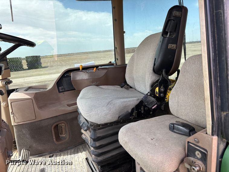 image for item FC2129 2006 John Deere 9520 Scraper Special 4WD tractor