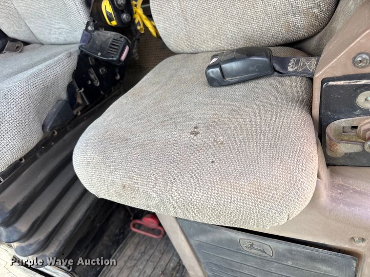 image for item FC2129 2006 John Deere 9520 Scraper Special 4WD tractor