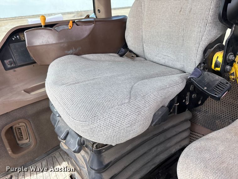 image for item FC2129 2006 John Deere 9520 Scraper Special 4WD tractor