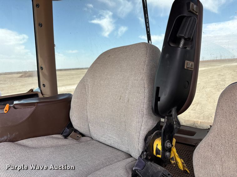 image for item FC2129 2006 John Deere 9520 Scraper Special 4WD tractor