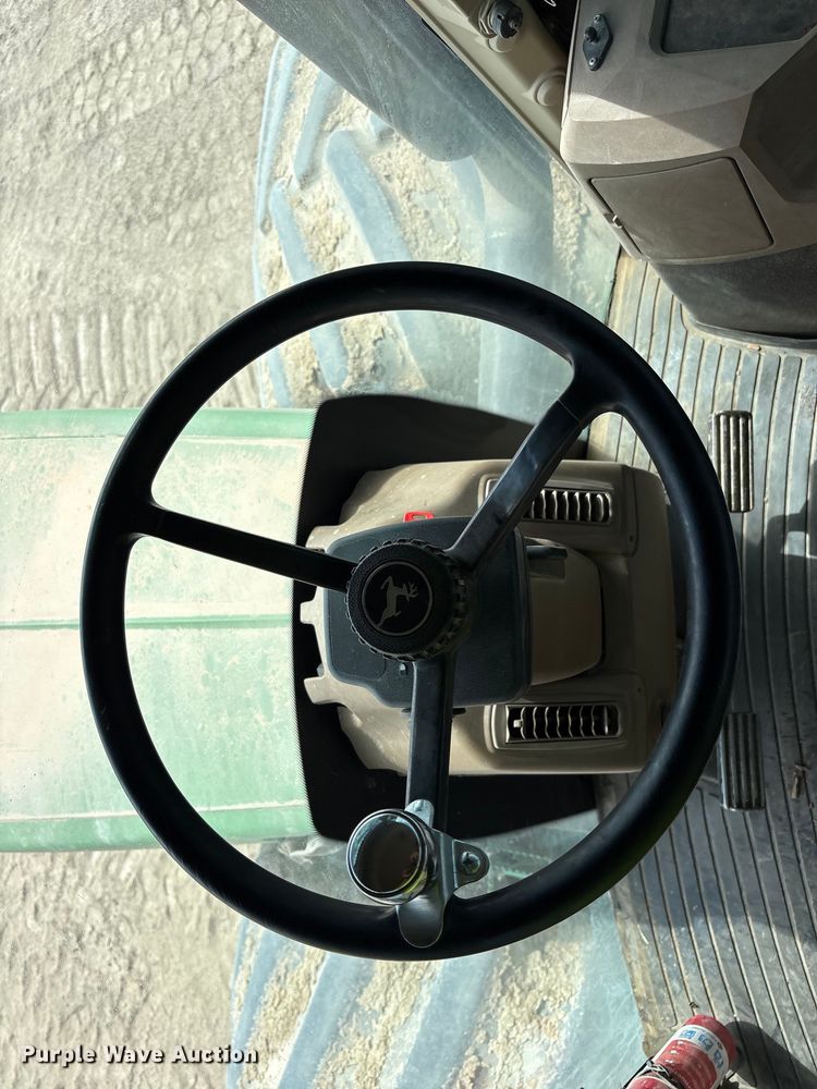 image for item FC2129 2006 John Deere 9520 Scraper Special 4WD tractor