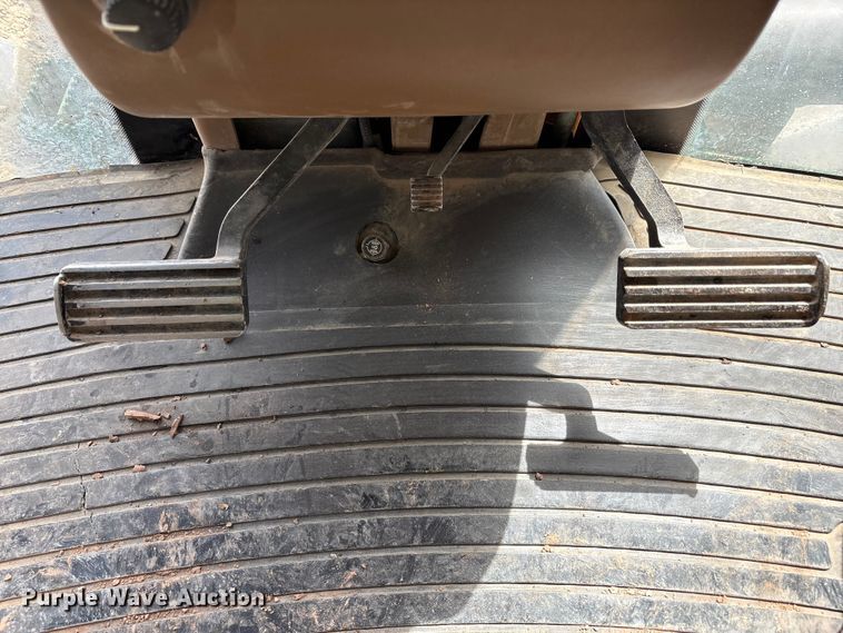 image for item FC2129 2006 John Deere 9520 Scraper Special 4WD tractor