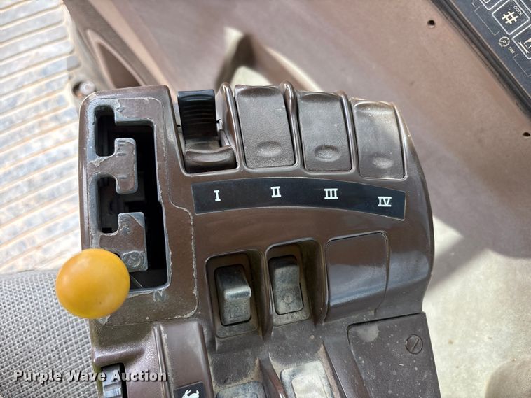 image for item FC2129 2006 John Deere 9520 Scraper Special 4WD tractor