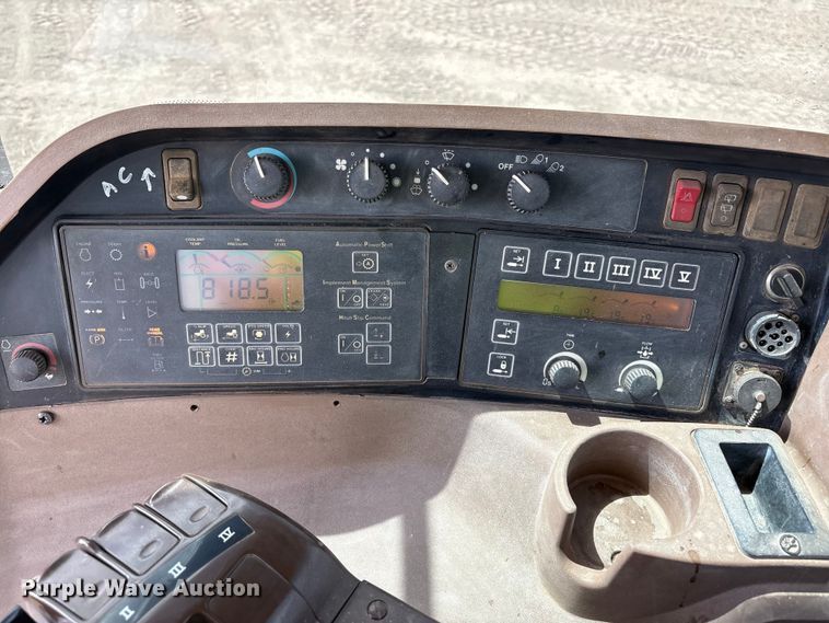 image for item FC2129 2006 John Deere 9520 Scraper Special 4WD tractor