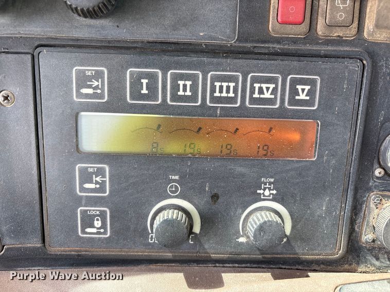 image for item FC2129 2006 John Deere 9520 Scraper Special 4WD tractor